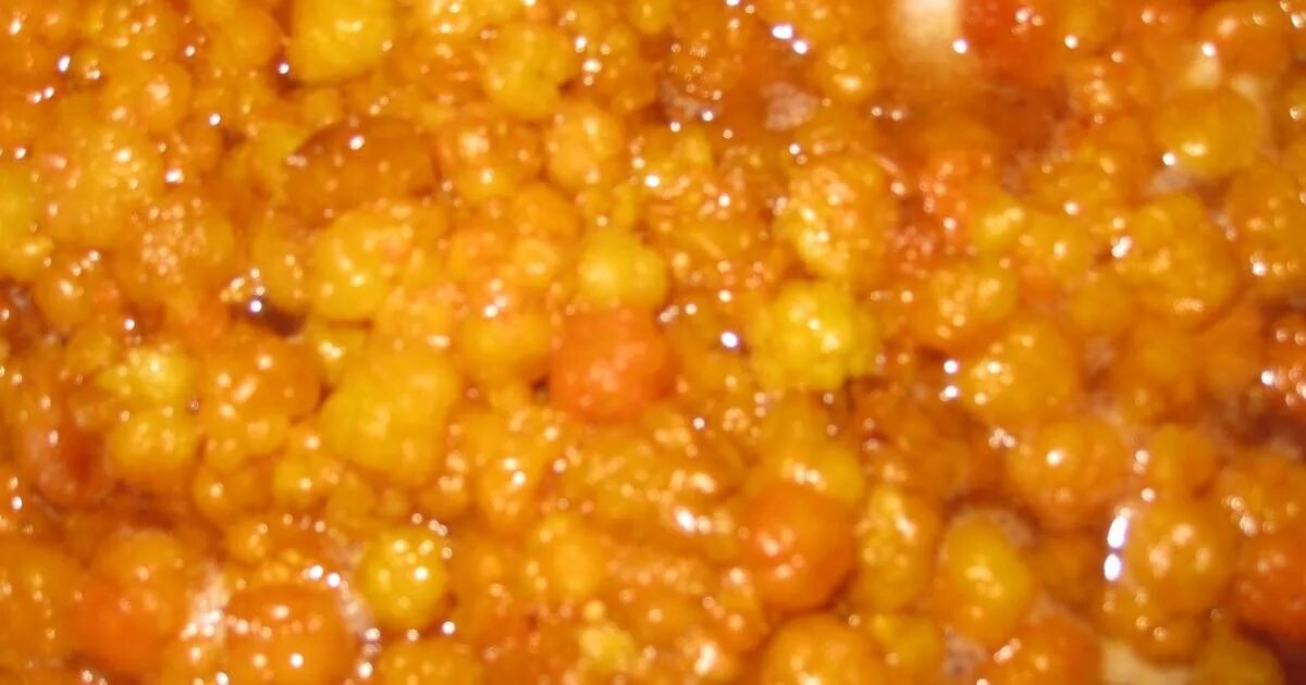 Морошка на зиму без варки рецепты. Морошка варенье. варенье из морошки. морошка в собственном соку. соус из морошки.