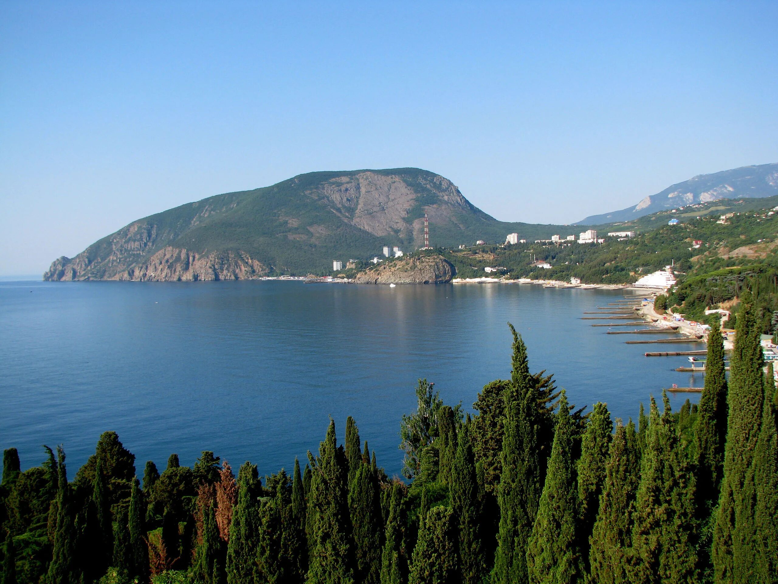 Участок юбк. Медведь гора Партенит. Гора Аю Даг Алушта. Алушта поселок Партенит. Партенит медведь гора Крым.