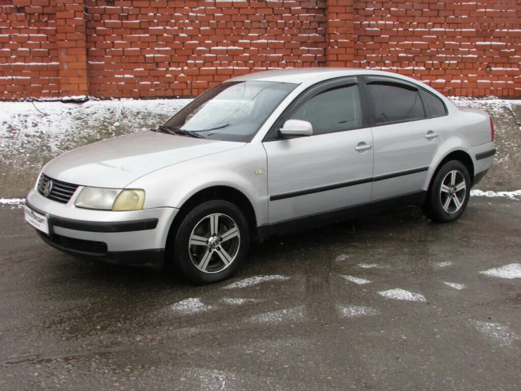 Автомобили до 200 тысяч рублей. Passat b5 1999. Фольксваген б5 1999. Фольксваген Пассат б5 1999. Фольксваген Пассат б5 1999 года.