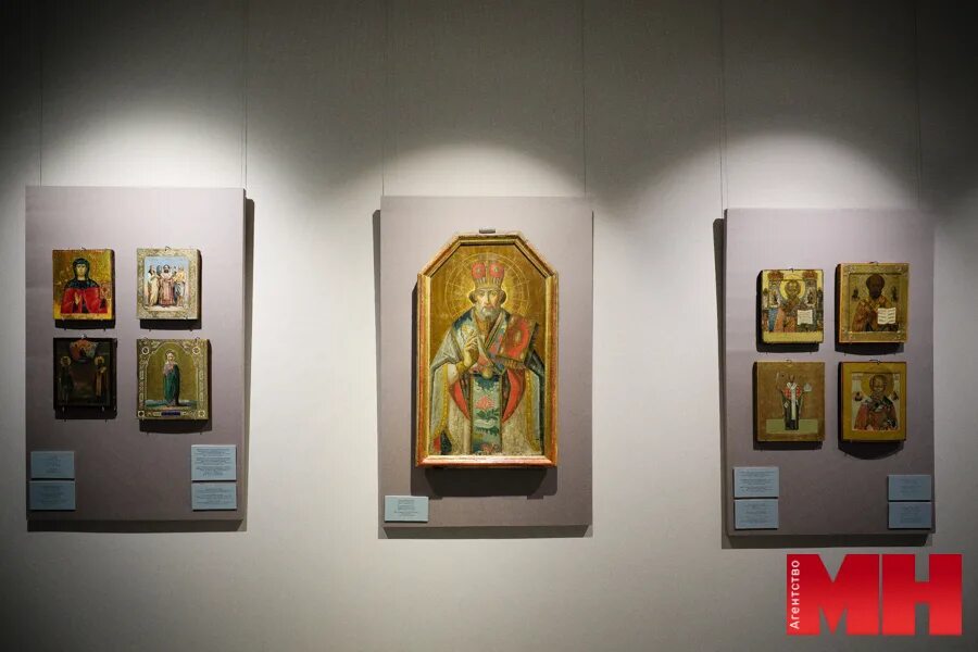 Художественные выставки в марте. Иконы представили в Слуцком музее.