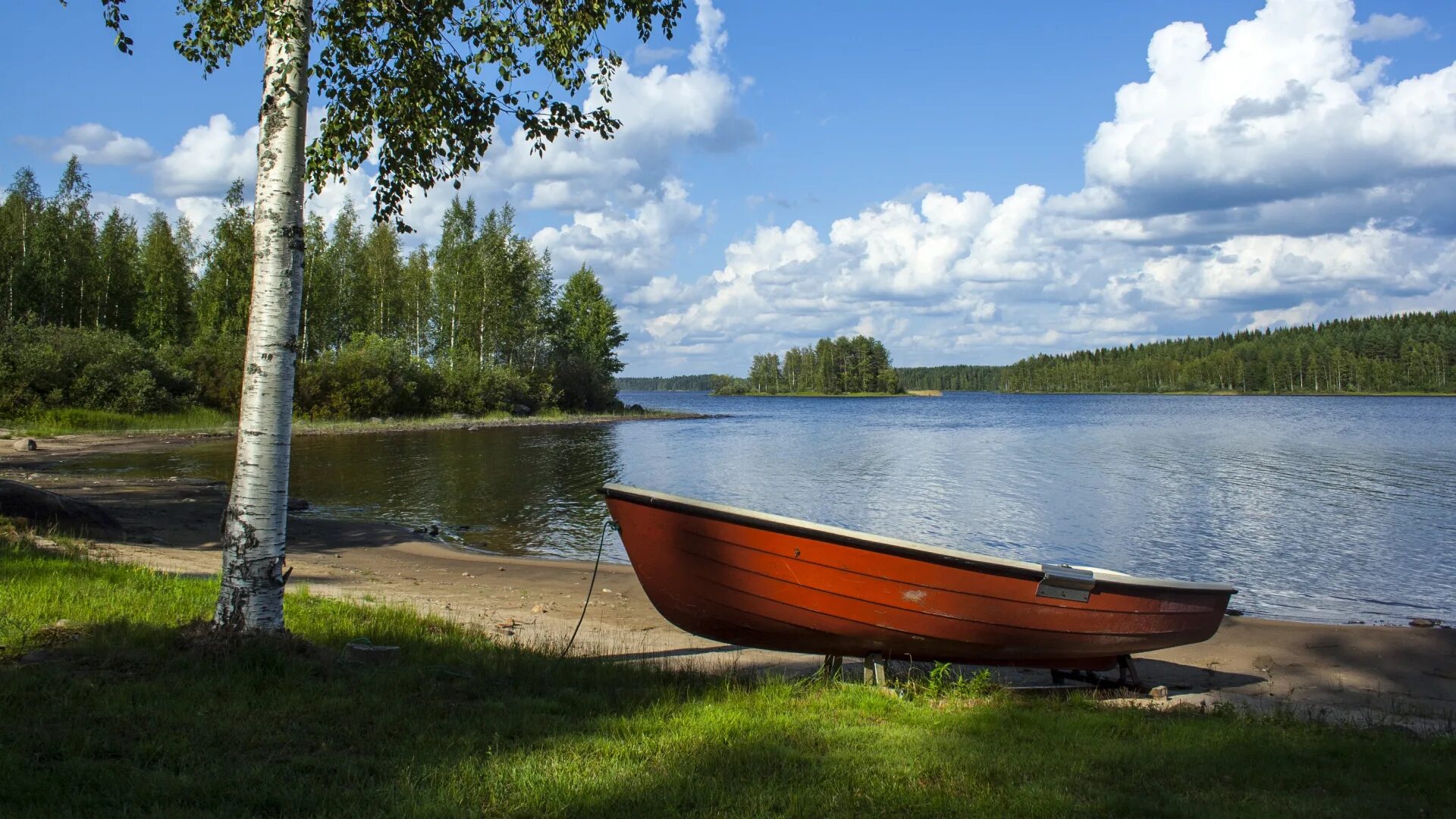 Браславские озёра лодка. Озера Карелии. Озеро Березовое Карелия. Озеро Селигер лодка. Березовая лодка