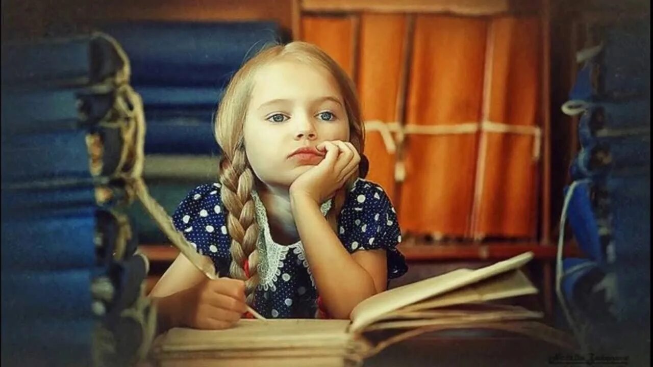 Одинокая женщина. Девочка и звезды. Я дома демотиватор. Мужчины сами как маленькие девочки. Всегда мечтала о мужчине.