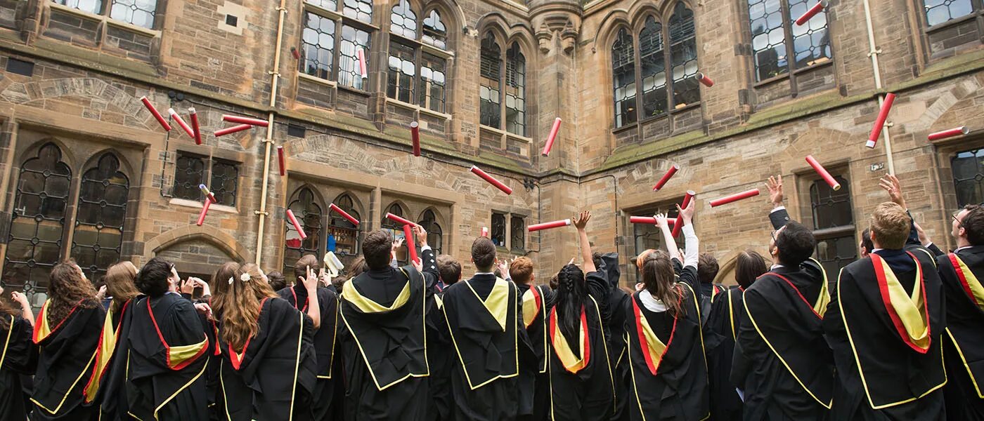 Scotland university. Университет Глазго Великобритания. Эдинбургский университет Шотландия. Сент-Эндрюсский университет. Шотландская школа Глазго.