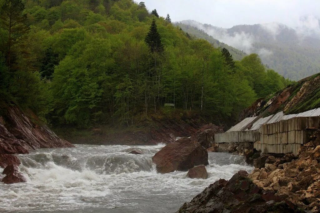 Кишинские пороги Адыгея. Пороги реки киша Адыгея. Порог киши река белая. Слияние рек белая и киша. Река киша