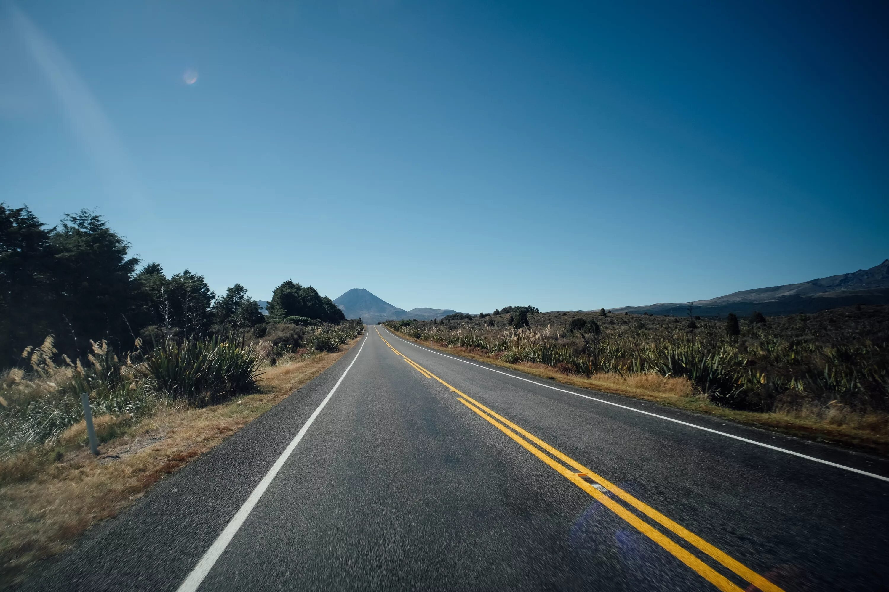 Lane road. Дорога. Прямая дорога. Идеальная дорога. Широкая прямая дорога.