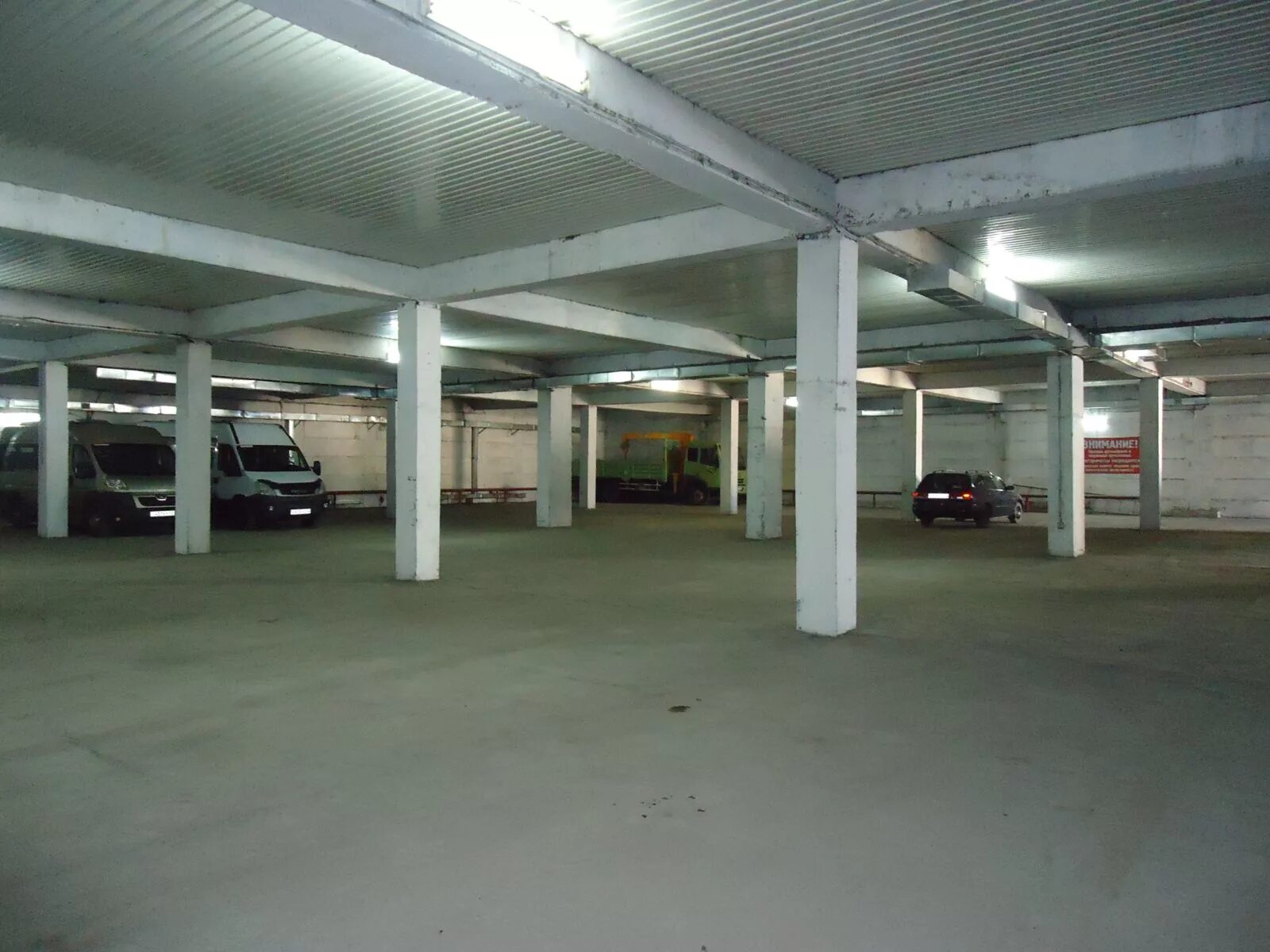 теплая автостоянка. парковка модный квартал иркутск. теплая автостоянка рядом. теплый паркинг. бокс для крытых паркингов.