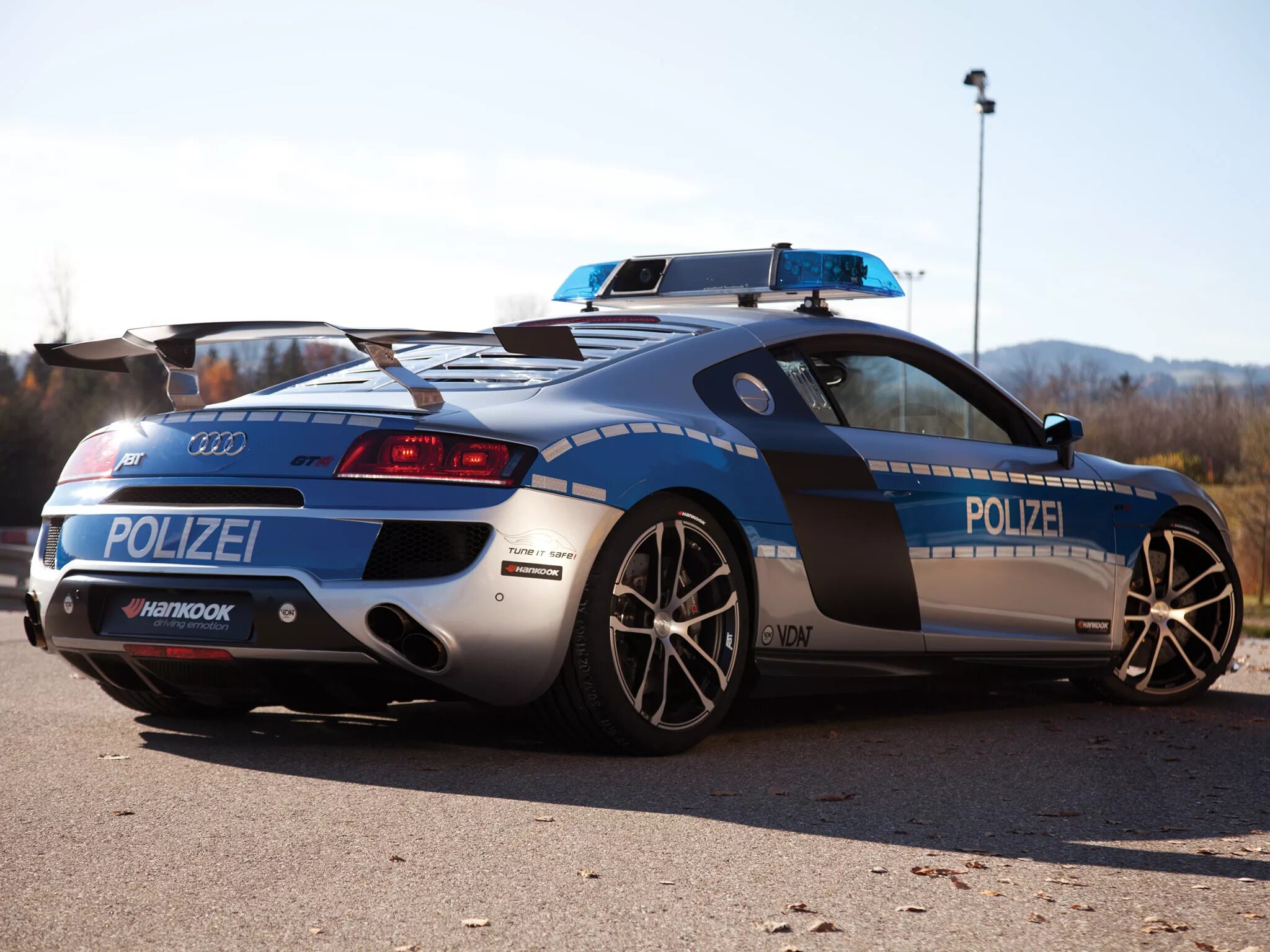 Сколько полицейских машин. Audi r8 GTR. Ауди р8 полиция. Audi r8 Police. Audi r8 5.2 Police.