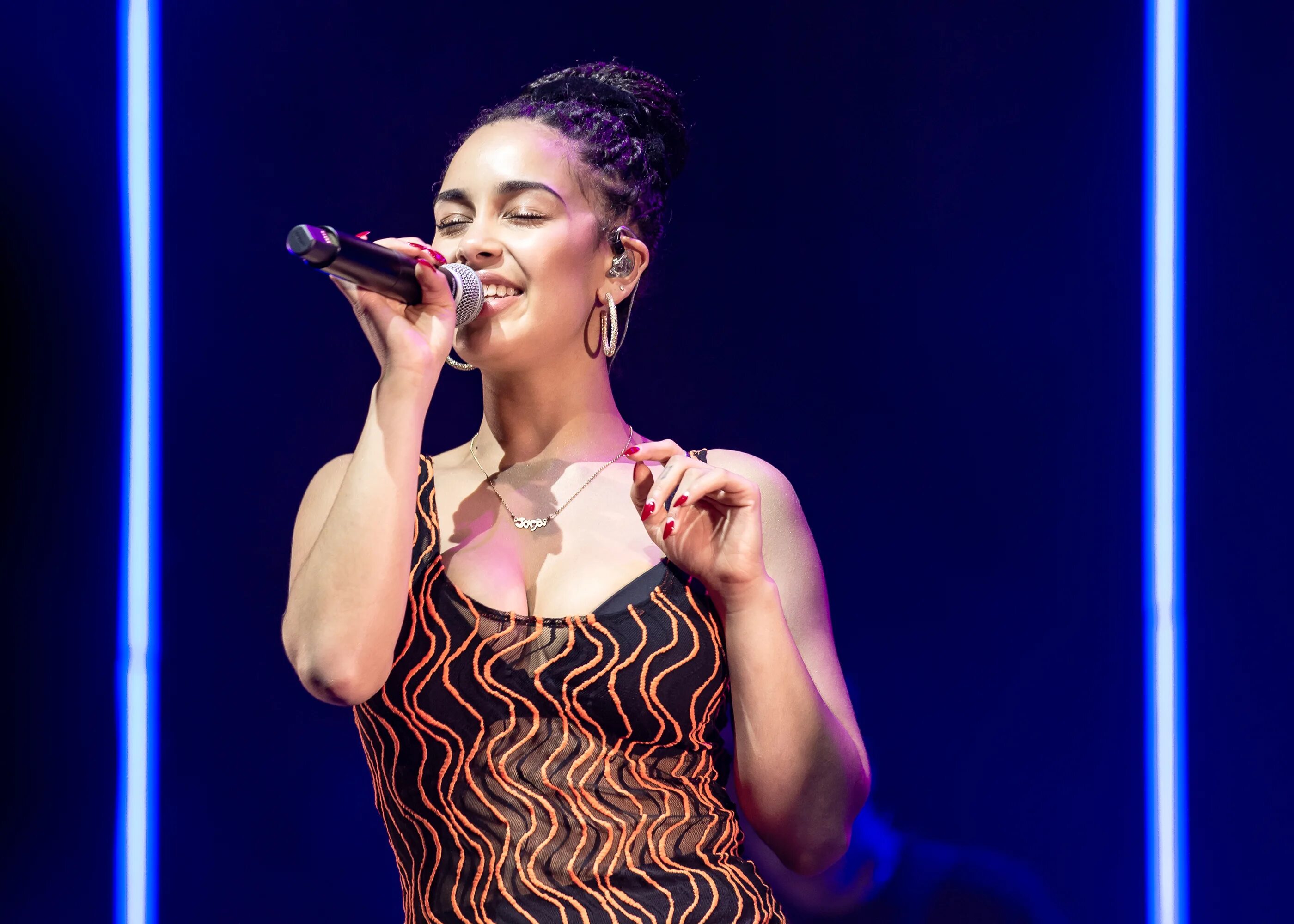 Jorja smith 3018. Jorja smith. Jorja smith перевод. Джорджа смит певица. Джорджа смит певица дрейк.