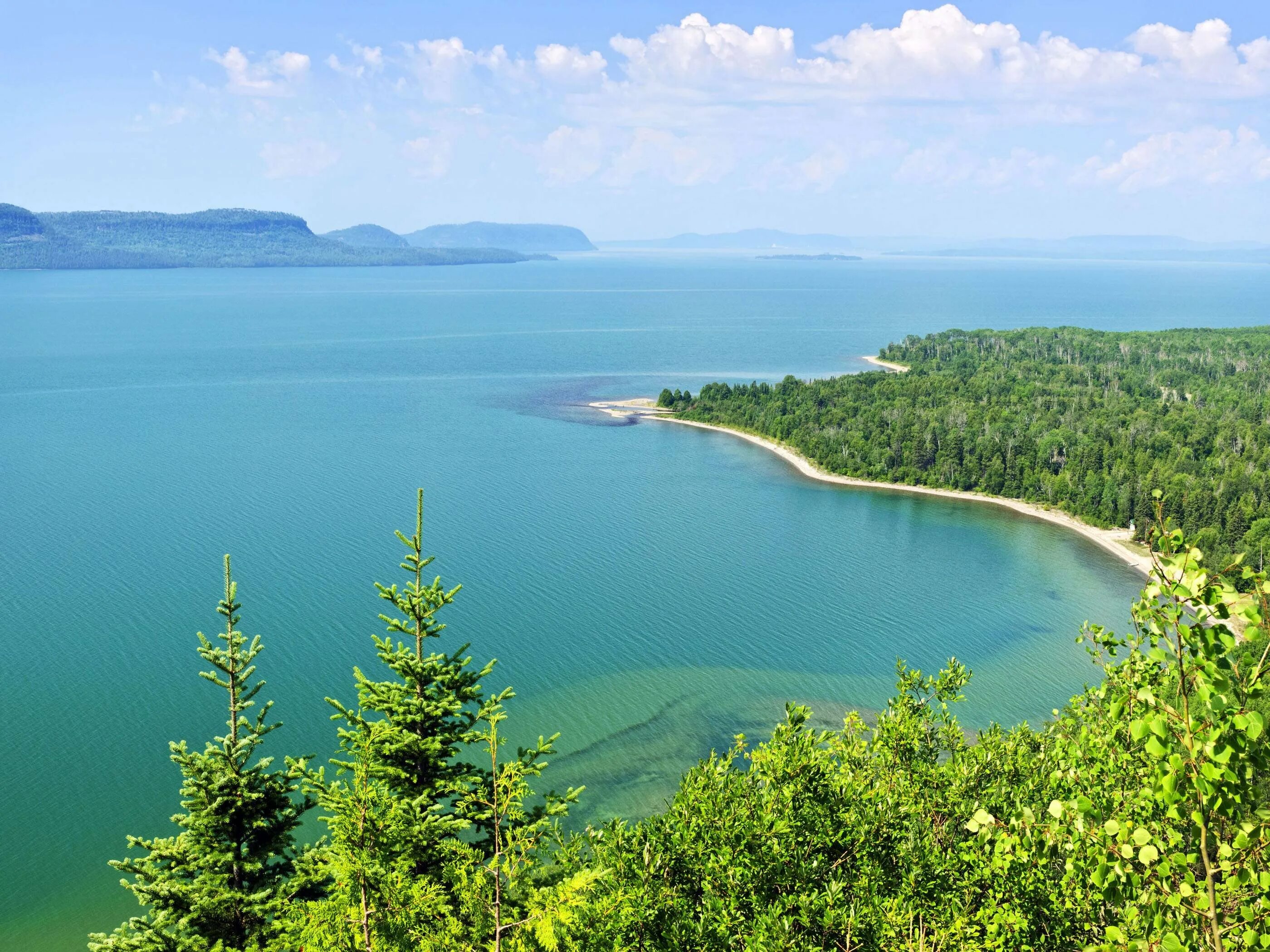 Озеро верхнее объем воды. Верхнее (Lake Superior) — озеро. Озеро Супериор. Озеро Гурон. Озеро верхнее Северная Америка.