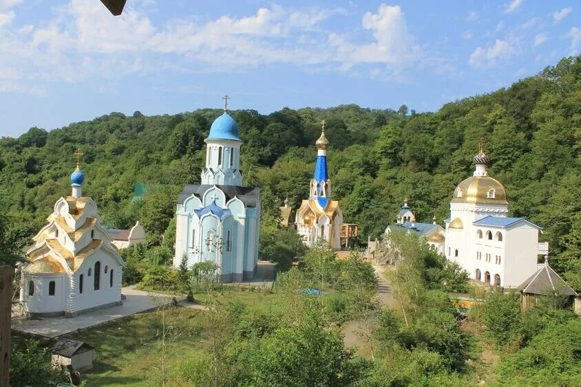 Святые места в краснодарском крае. Горный неберджай. Родник пантелеймона целителя в горячем ключе. Святые источники неберджай горный. Святые места в краснодарском крае.