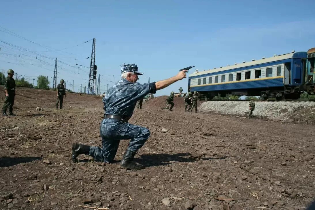 Охрана жд транспорта. Военизированная охрана. ЖД охрана. Военизированная охрана железнодорожного транспорта. Стрелок военизированной охраны.