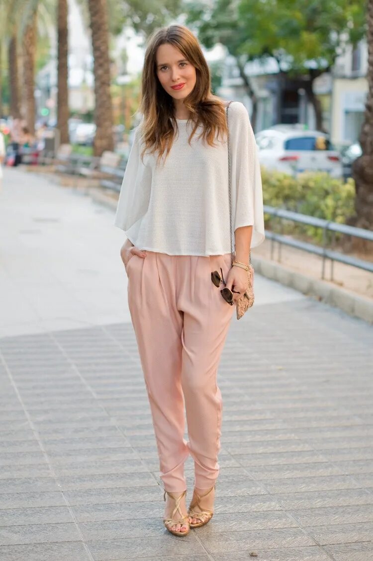 штаны женские модные. брюки палаццо street style. брюки палаццо цвета кэмел. брюки бананы. брюки прямого кроя укороченные.