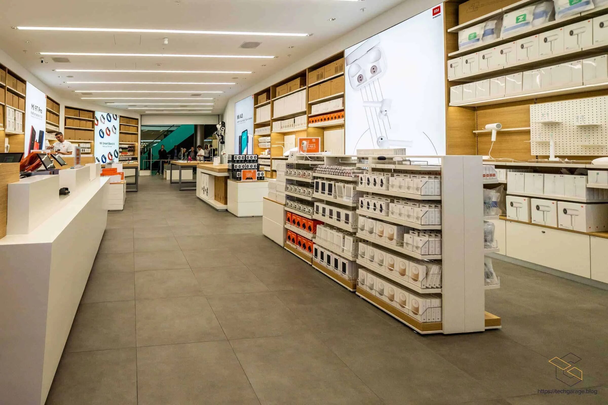 Симферополь xiaomi магазин. Магазин ксиоми. Фирменный магазин xiaomi. Магазин товаров xiaomi. Xiaomi store.