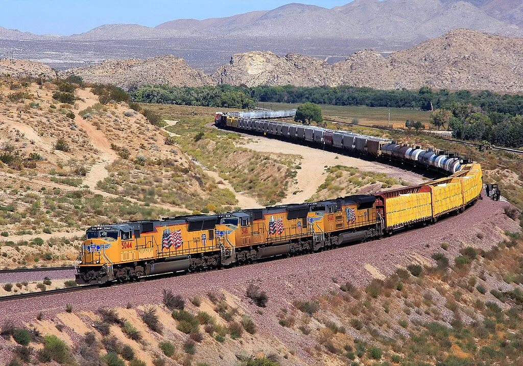 Юнион Пасифик железная дорога. Железнодорожный транспорт США Union Pacific Railroad. Union Pacific 3534 Railroad. Поезд Юнион Пасифик грузовой.