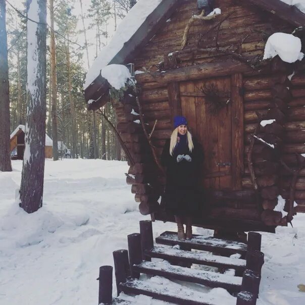 Избушку на клюшку. Клюшка динамо рига. Дом бабы-яги. Вратарская клюшка true ax9. Избушка на клюшку картинка.