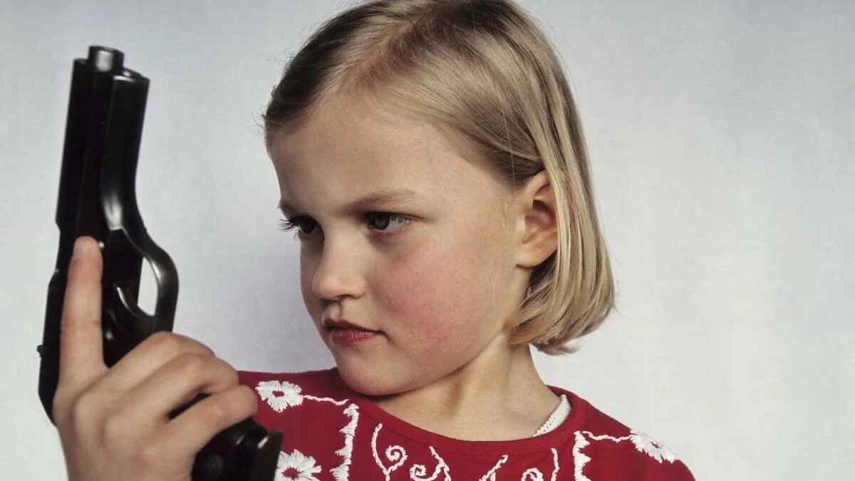 Kid and guns. Toys with gun. Kids the guns. Kids the guns. Child with gun.
