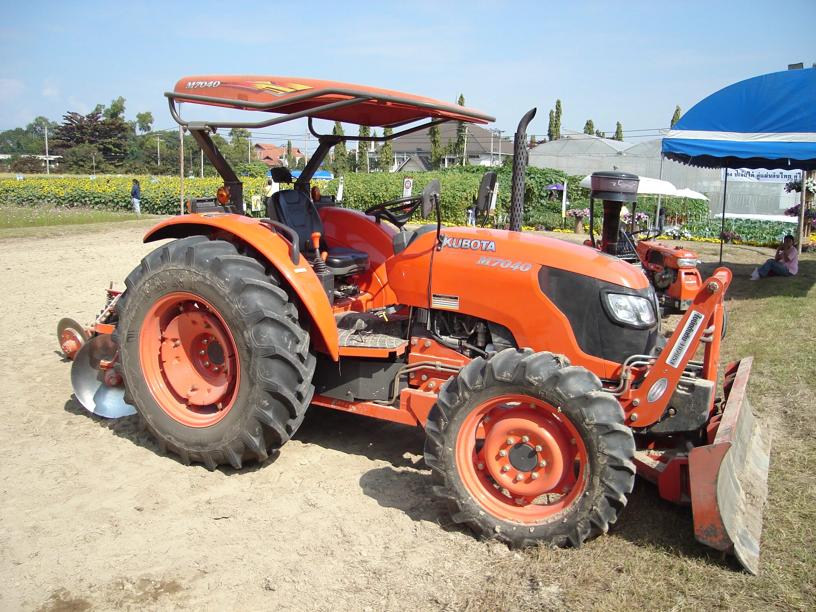 Мини-трактор kubota b2741s. Мини-трактор kubota b2741s. Kubota m6060. Kubota m6. Кубота zn390.