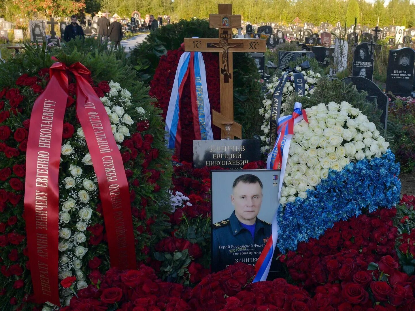 Похороны жертв теракта в крокус сити. Похороны главы МЧС Зиничева.