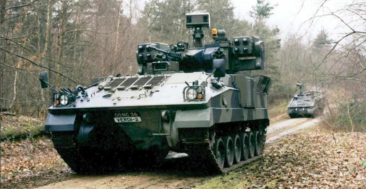 Mcv-80 уорриор бтр. Бмп уорриор 2. Бмп уорриор 2000. Warrior 2000. Бмп уорриор 2.