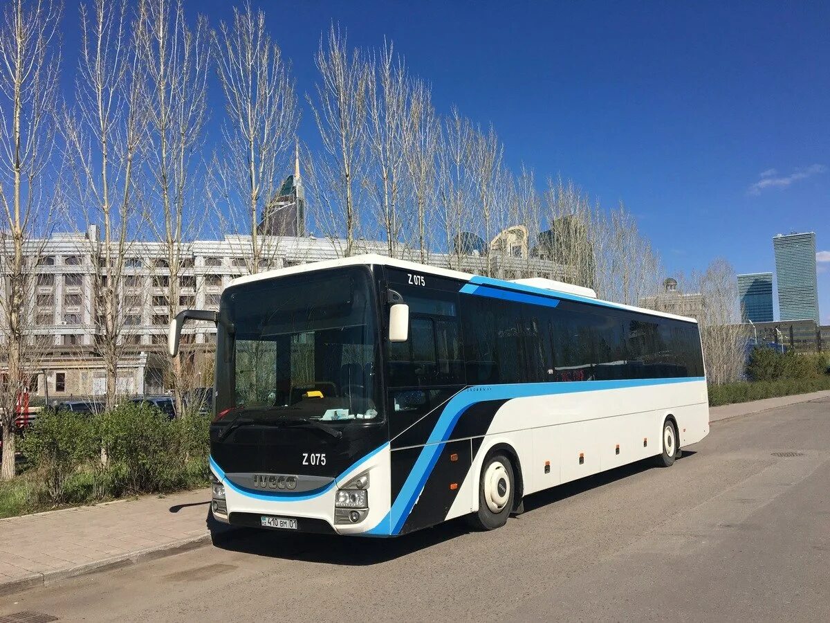 Астана алматы автобус. Iveco Crossway line 13m. Iveco Crossway Астана. Казахстанский автобус. Автобус Астана.