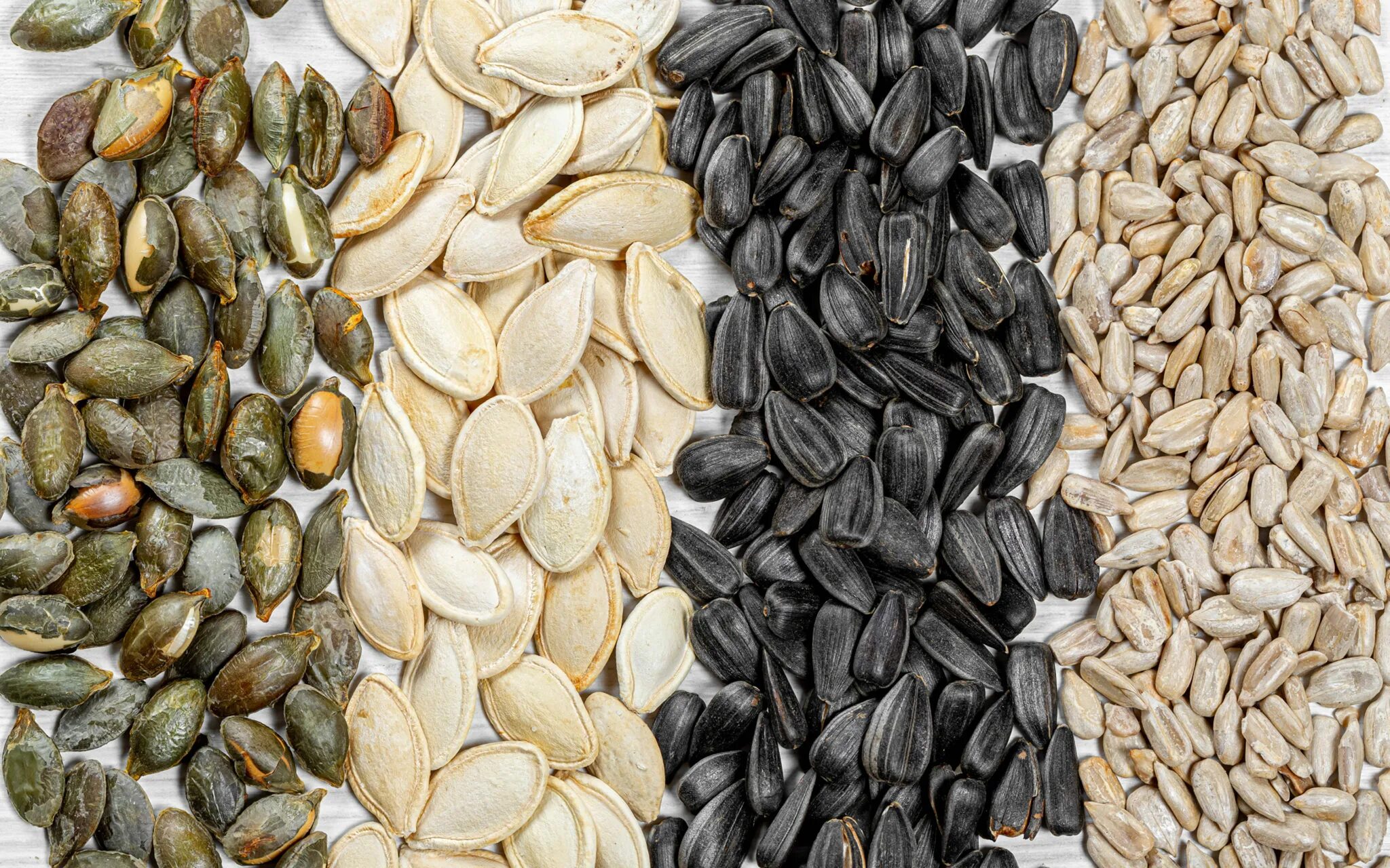 Тыквенные семечки не чищенные. Семечки. Тыквенные семечки китайски. Семена тыквы сырье. Семечки тыквы.
