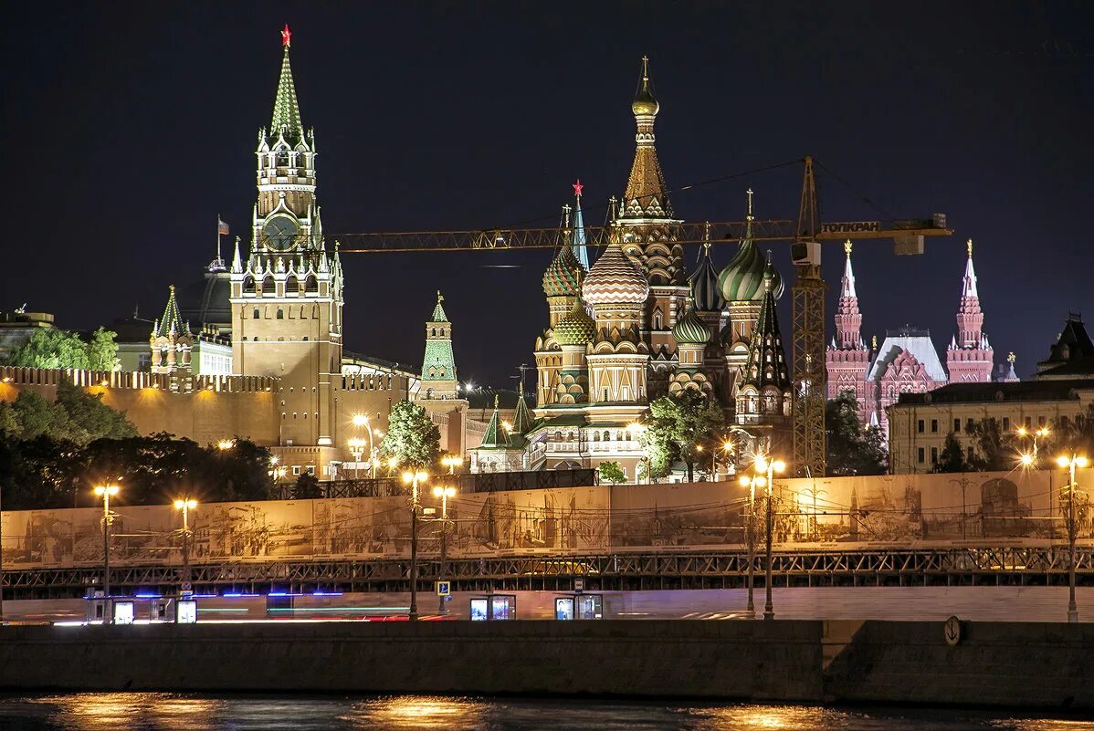 собор василия блаженного 19 век. книги об архитектуре москвы. большой дворец в царицыно. гостиница россия сталинская высотка. проблемы архитектуры москвы.