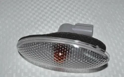 Дхо corolla 150. Поворотники королла 150. Дхо в поворотники outlander xl. Тойота королла е 150 ходовые огни. Поворотник на боковые зеркала королла 2010.