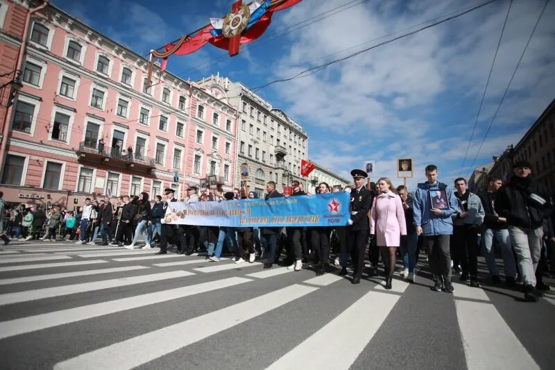 5 мая спб. Бессмертный полк Санкт-Петербург. Санкт-Петербург в мае. Колледж полиции Бессмертный полк. 9 Мая СПБ фото.