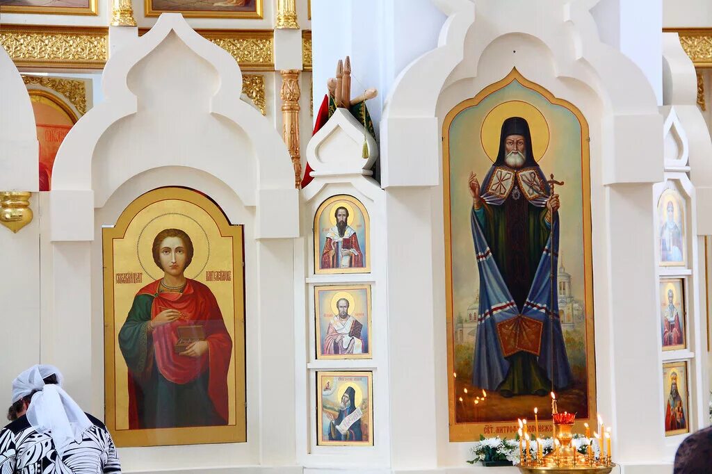 Иконостас чертановская церковь. Храм-памятник в честь всех святых в минске. Храм всех святых на соколе иконостас. Храм всех святых минск фото изнутри. Церковь на 15 микрорайоне липецк.