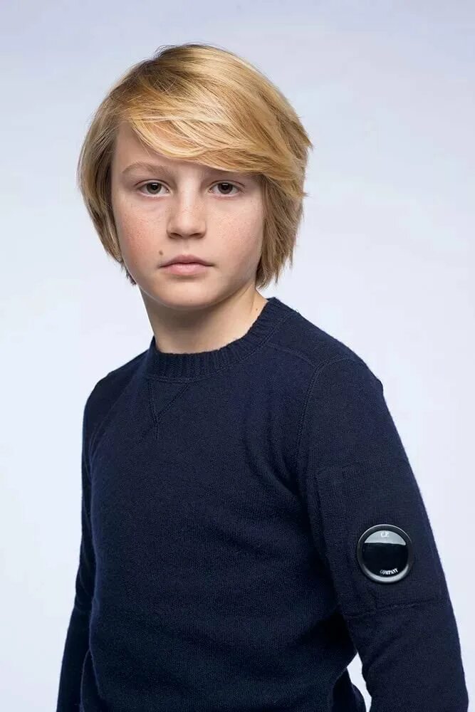 стрижки для парней. дакота гойо 2017. удлиненные стрижки для мальчиков гаврош. стрижки для мальчиков модные длинные. зак эфрон подросток.