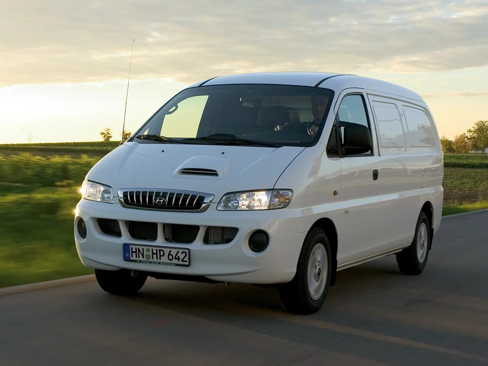 Купить хундай н. Hyundai Starex h1. Hyundai Starex h1 1997. Hyundai Starex h1 1997-2007. Hyundai h-1.