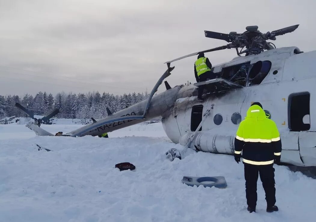 Вертолет ми 8 в тайге. Вертолет ми 8 Авиалесоохрана. Экипаж вертолета ми-8. Вертолет ми-8 КРАСАВИА Байкит. Ми 8 в районе железногорского водохранилища