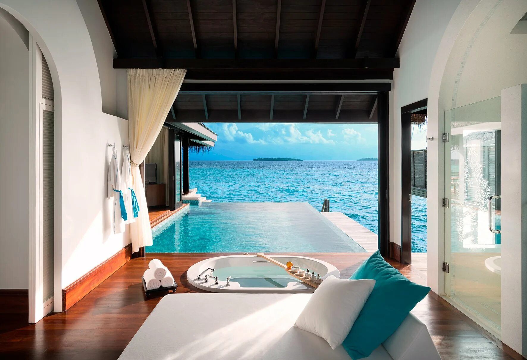 Домики на мальдивах. Мальдивы anantara kihavah. The st. W retreat & spa maldives 5*lux. Отель с видом на воду.