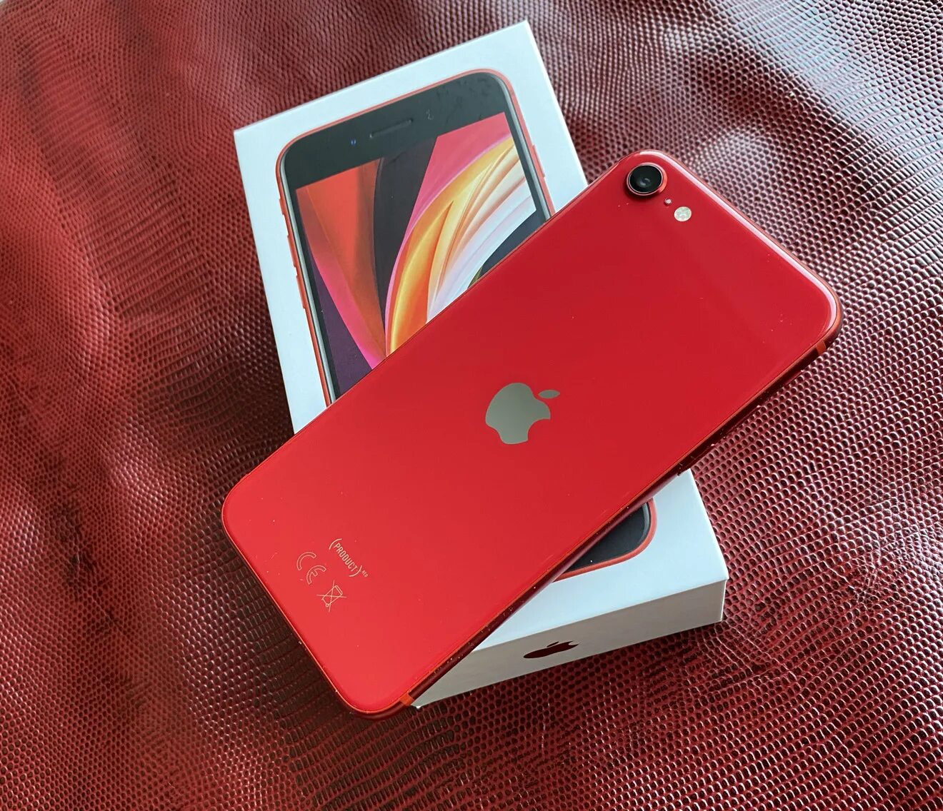 Айфон се 2020 64. Iphone se (2020) 64gb Red. Apple iphone se 2020 64gb Red. Iphone se (2020) 128gb Red. Apple iphone se(2020) product Red 64gb.