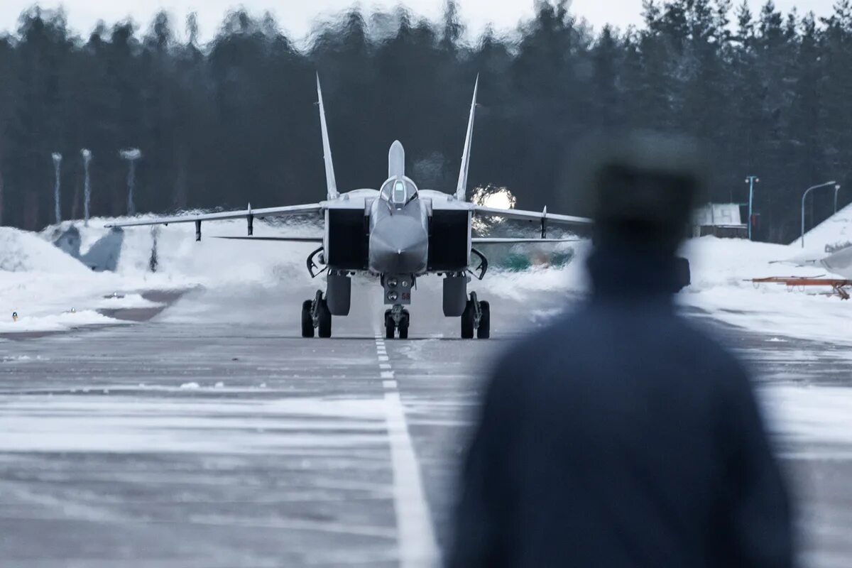 Энгельс саратовская область беспилотник. Энгельс авиабаза прилёт БПЛА. Аэродром стратегической авиации Энгельс. Авиабаза Энгельс беспилотники. Энгельс аэродром дальней авиации.