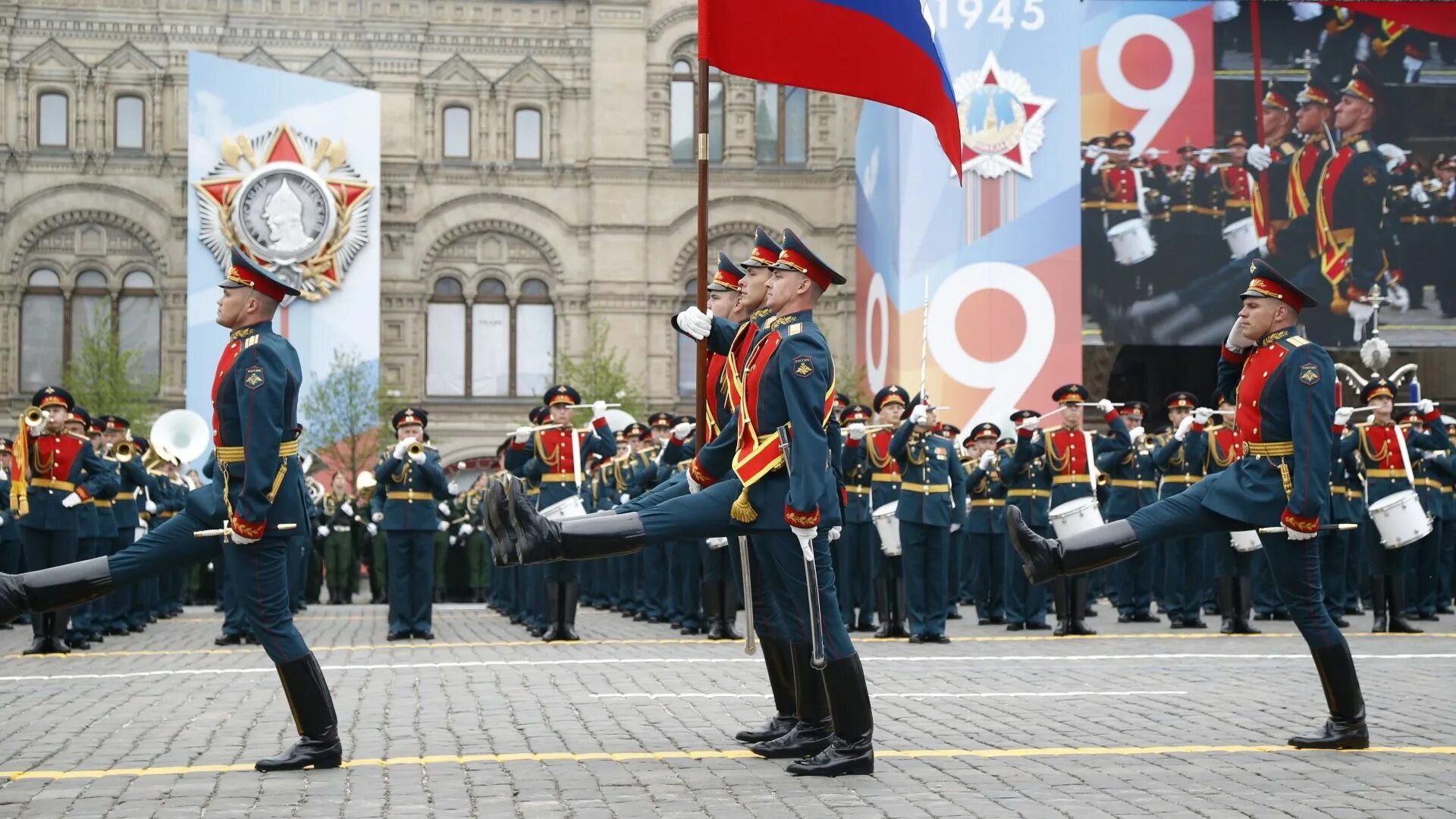 Командовать парадом какой. Парад Победы 1945 знаменная группа. Знаменная группа на параде Победы. Знаменосцы на параде Победы. Знаменная группа.