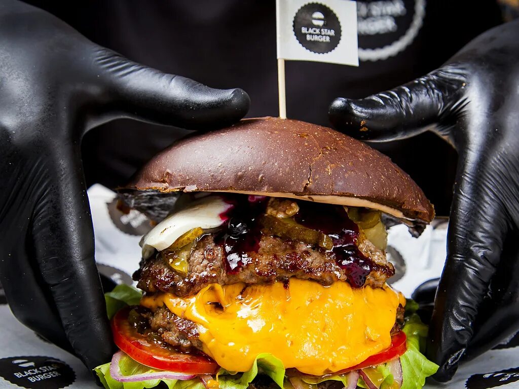 Самый большой бургер в москве. Тимати ресторан black star burger. бургерная тимати в москве. гавайский бургер блэк стар.