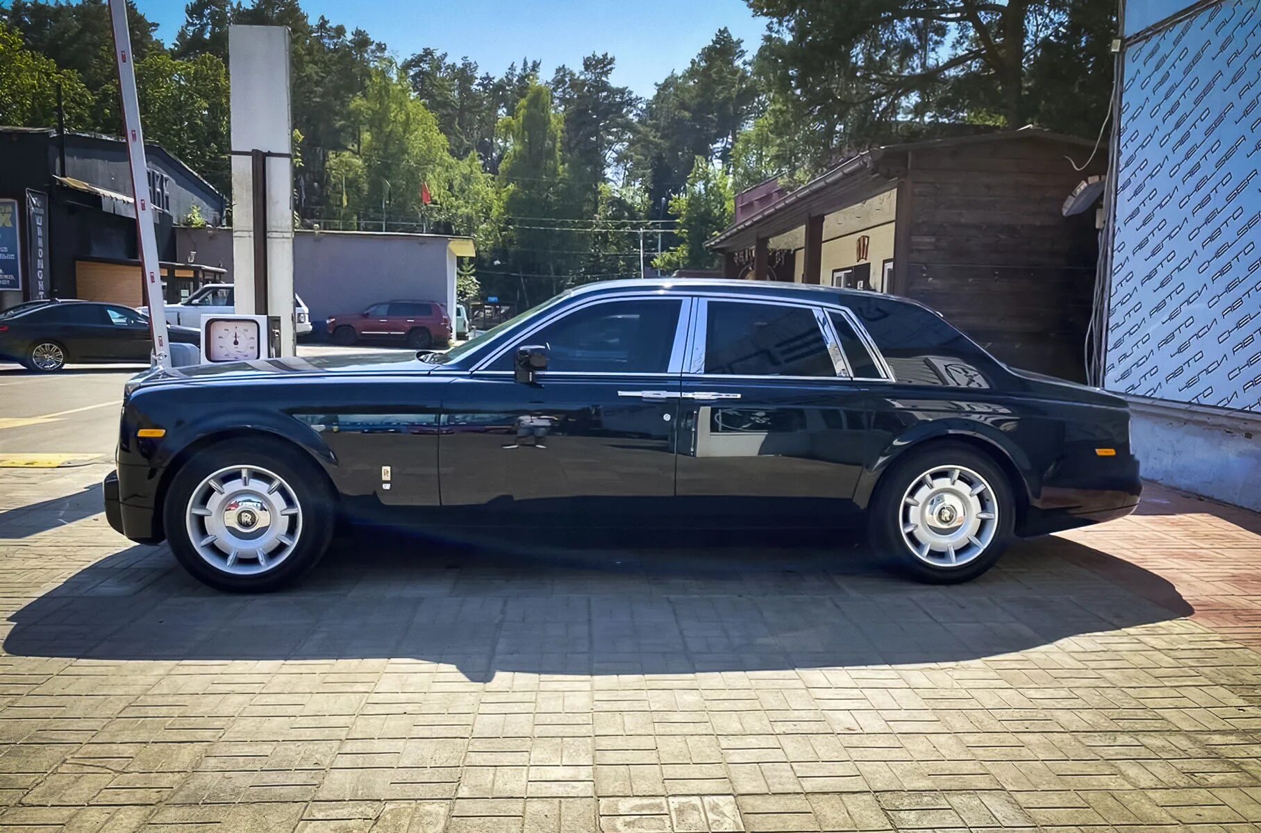 Звезды дороже чем ролс ройс. RR Phantom 2008. Реплика Rolls Royce. RR Phantom 5. Роллс Ройс 1980.