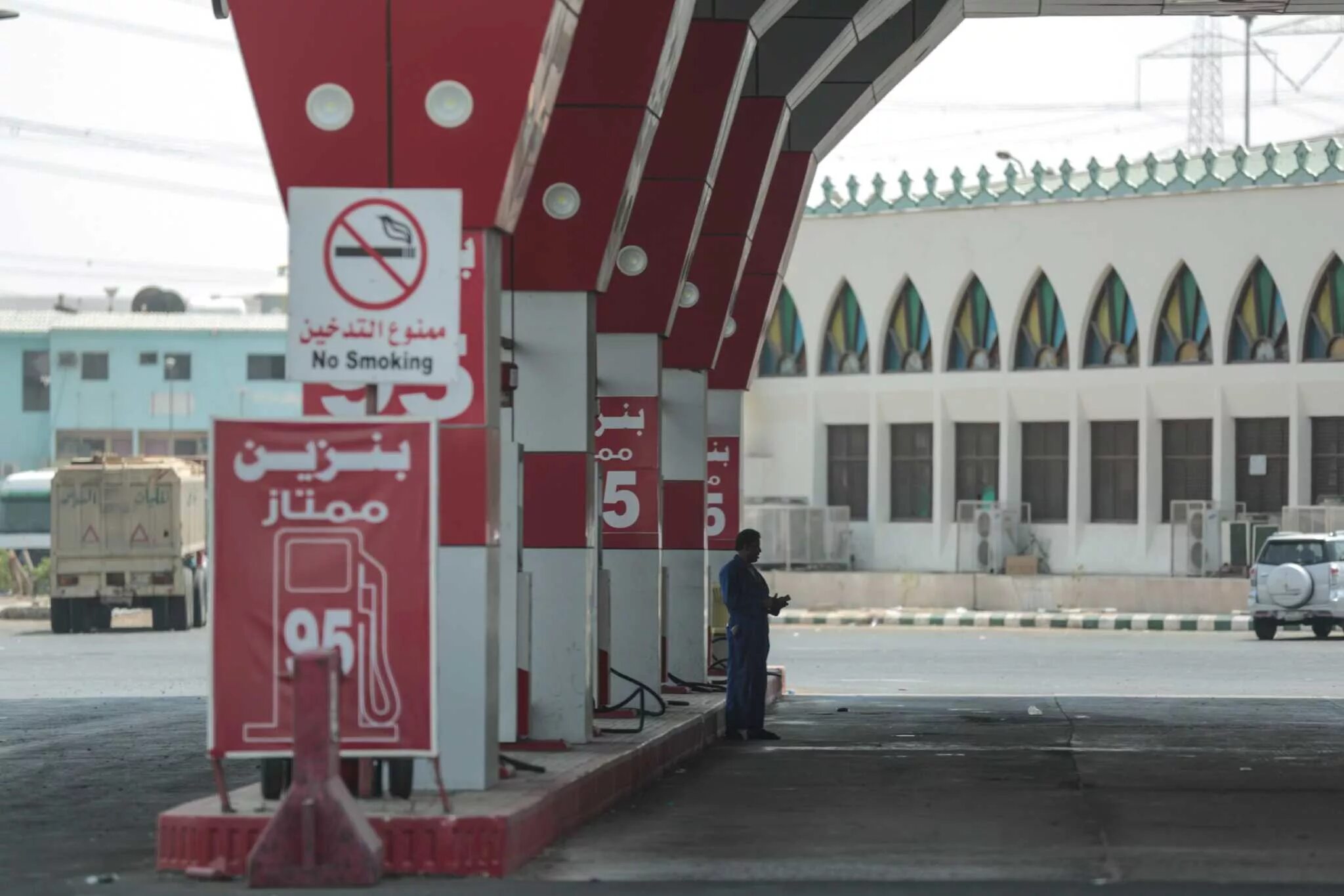 Дизайн АЗС В Саудовской Аравии. Реклама топлива в Саудовской Аравии. Цена на бензоколонках в Саудовской Аравии. Дизельное топливо из Саудовской Аравии. Саудовская аравия бензин