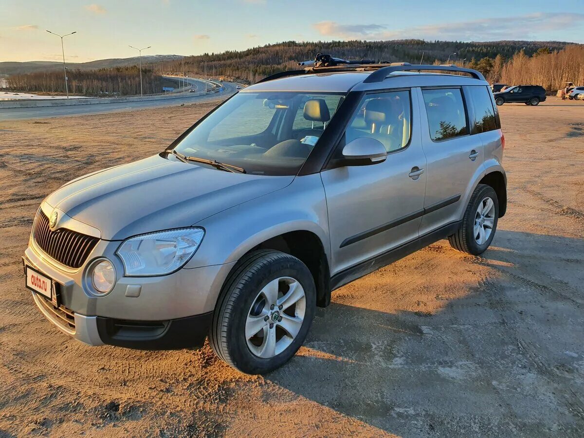 Шкода йети 2012 год. Шкода Йети 2012 года. Шкода Йети 1.2 2012. Skoda Yeti 2012 год бежевый. Skoda Yeti 2012 серебристый.