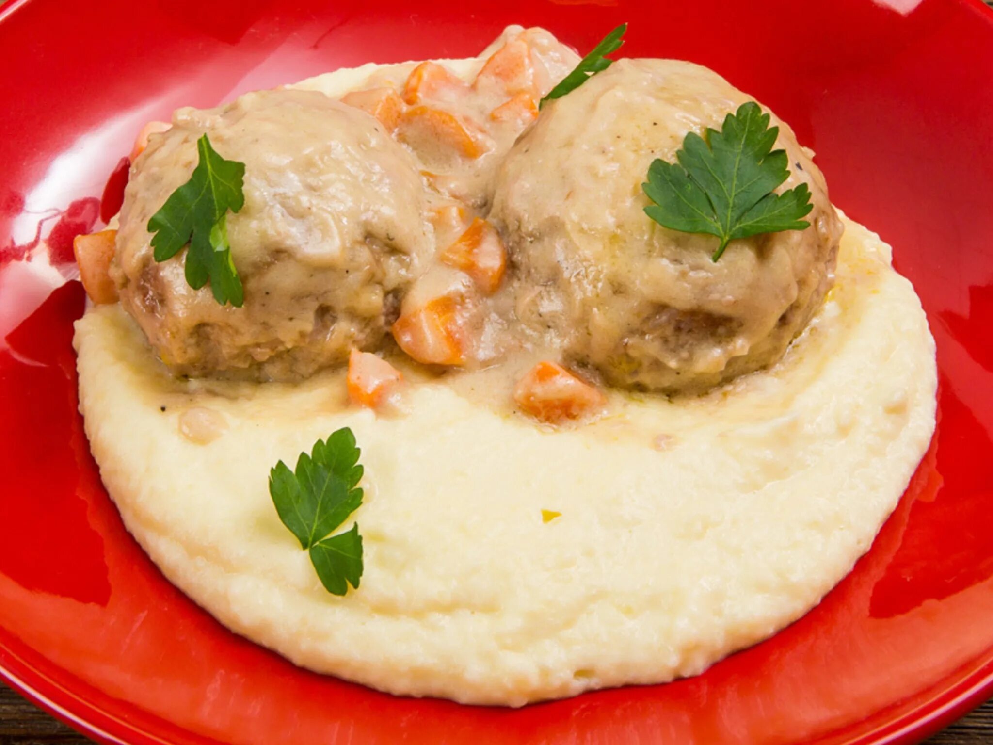 Ёжики с рисом в сметанном соусе в духовке. Тефтели из индейки в духовке в сметанном соусе с рисом. Ежики мясные под сметанным соусом. Ежики рецепт с подливкой со сметаной. Ёжики из фарша с рисом в сметанном соусе в духовке.