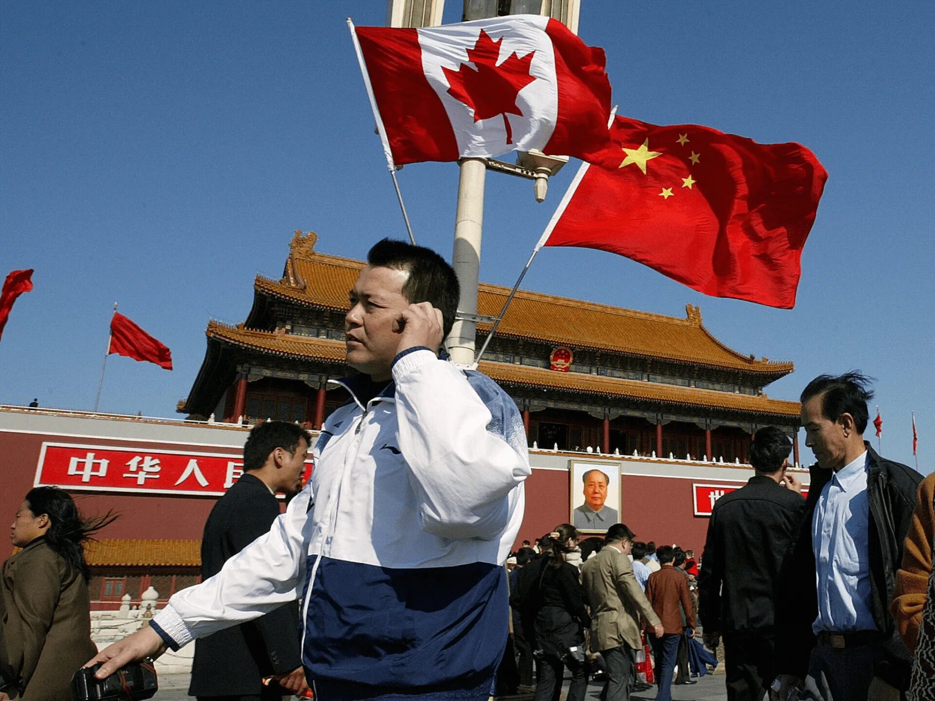Канада и Китай. Китайские канадцы. Канадские китайцы. Канадец в Китае.