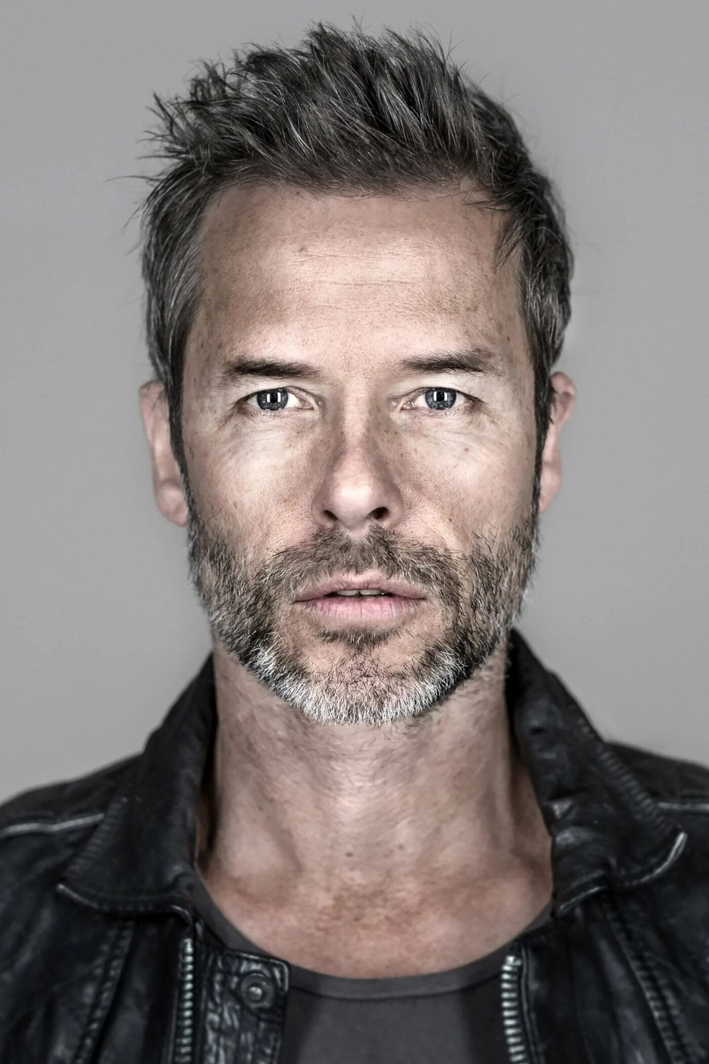 Guy pierce. Guy pierce. Guy pierce. Энтони старк актер. Guy pierce.