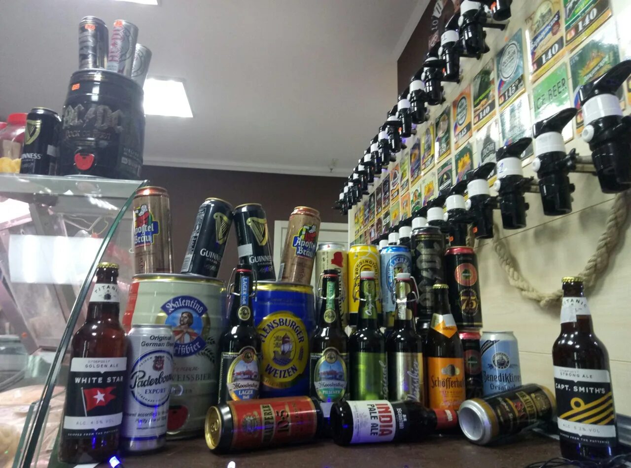 Круглосуточное пиво новосибирск. ПЭТ Beer Новосибирск. Импортное пиво в окее. Импортное пиво в наличии. Новосибирские пивоварни пиво в Пэтах.