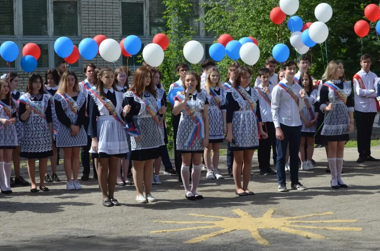 Прощание со школой. Саратов выпускники школы. 106 Школа Саратов. Отпраздновать выпускной в девятом классе.