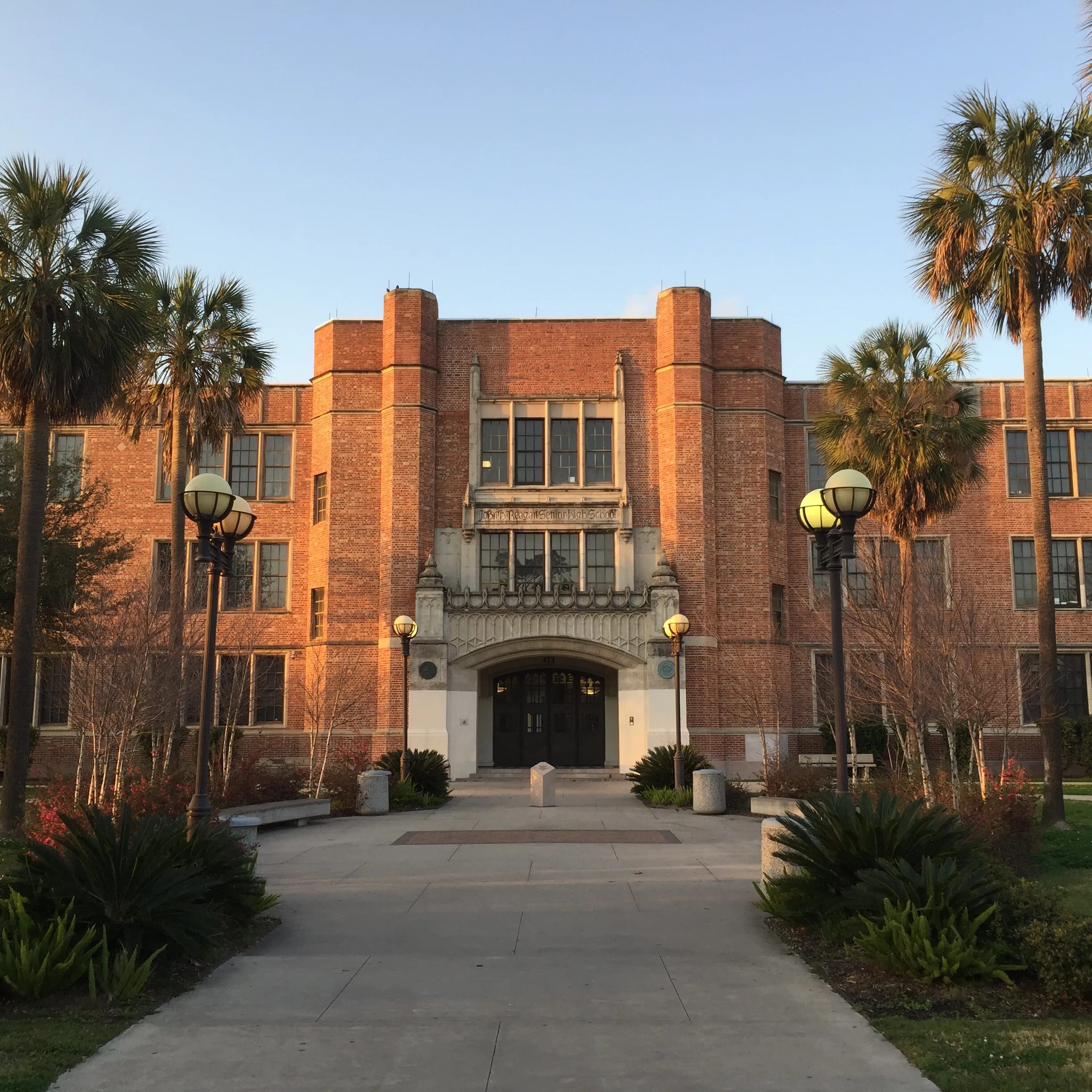 My high school. Американская школа в америке. хьюстон школы. школа сша хьюстон. школа mouming high school америка.