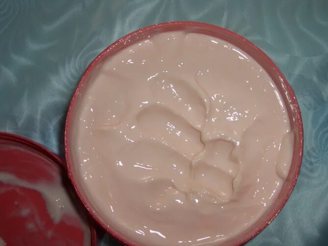 Воздушный баттер для тела. The body shop Pink Grapefruit body Butter. Баттер для тела своими руками. Баттер муссы. Чем баттер отличается от крема