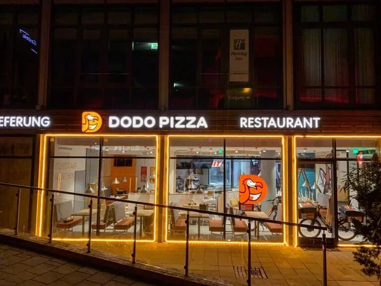 Додо пицца история. Додо пицца Мюнхен. Додо пицца в Германии. Dodo pizza, Германия, Мюнхен. Додо пицца Крылатское.