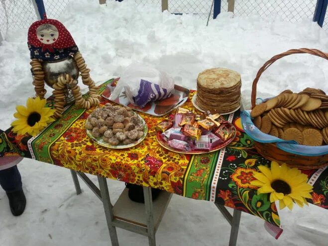Украшения на масленицу. Оформление праздничного стола на масленицу. Угощения на масленицу. Стол на масленицу. Стол на масленицу.