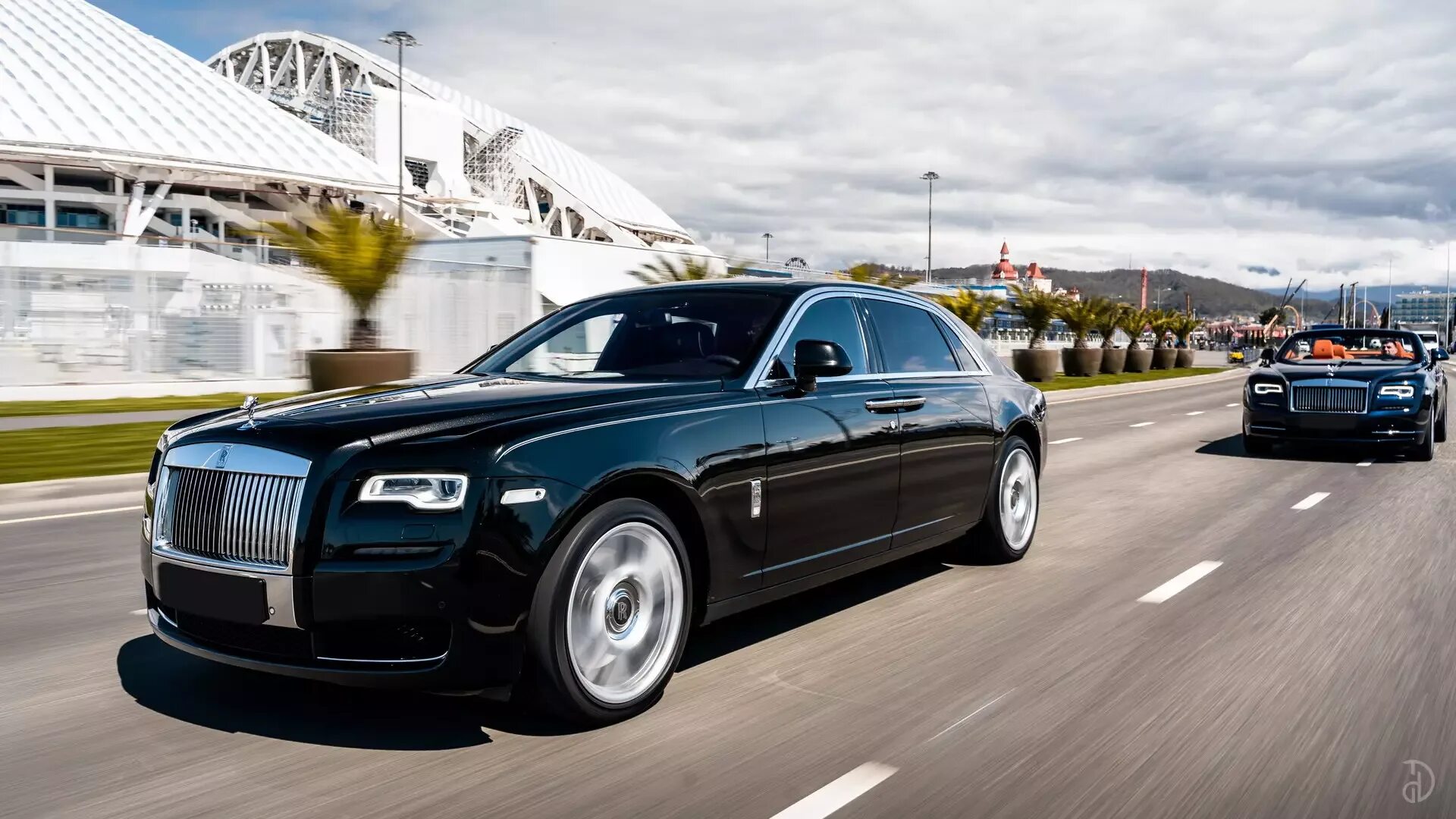 Роллс телефон. Rolls Royce Ghost. Rolls Royce Ghost лимузин. Rolls Royce Ghost 2019. Rolls Royce Ghost 23.